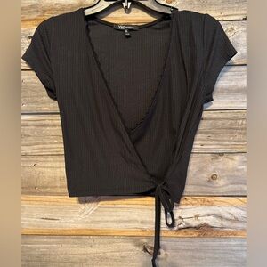 YMI - medium black top-V neck- wrap tie